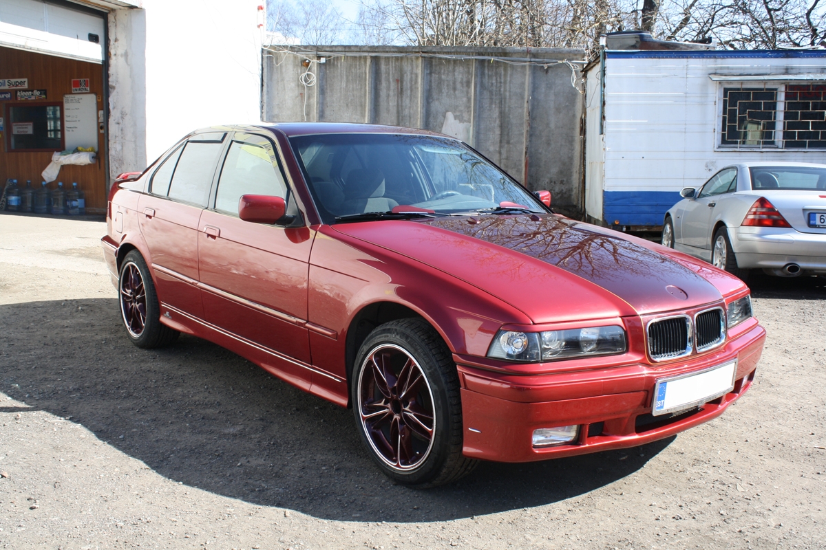 Дизайн-покраска красного BMW 3