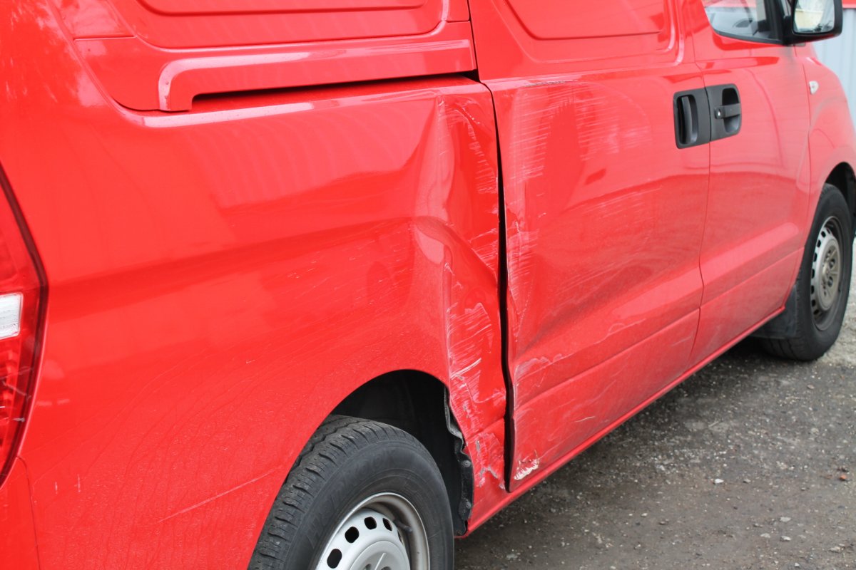 Hyundai H1 Rear Fender Restoration