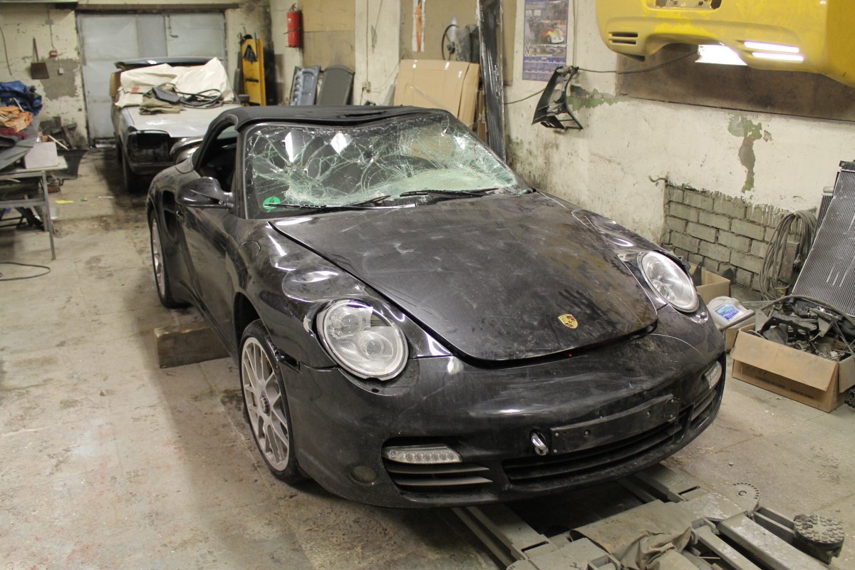 Porsche 911 Turbo - Step 1 (Repair process)
